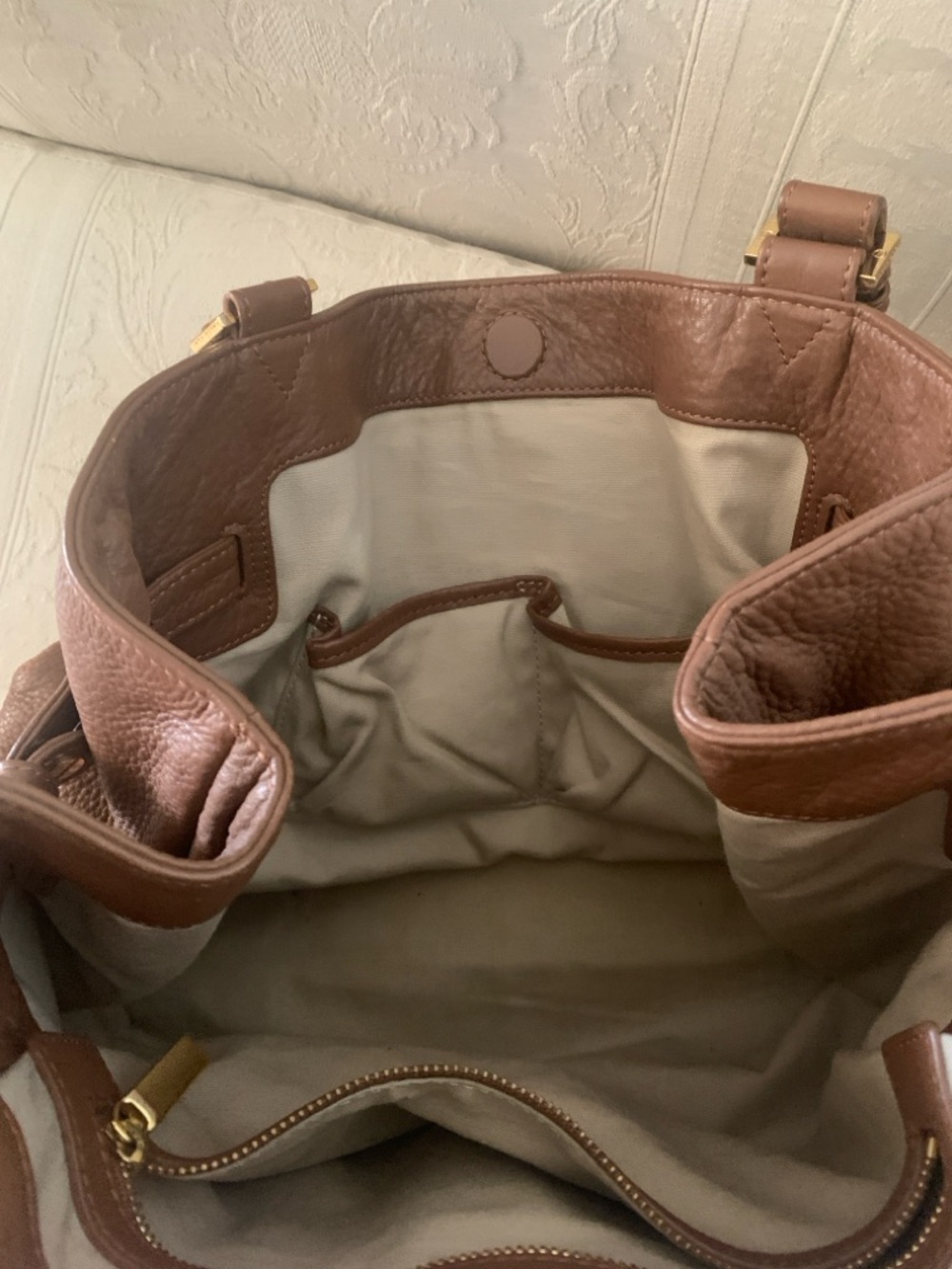 Tory Burch Brown Leather Shoulder Bag with Gold Logo - Picture 9 of 10